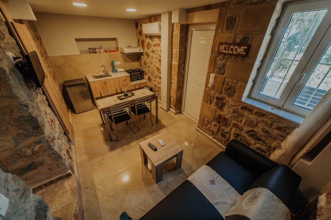 Eleutheria Kalamáta Buitenkant foto